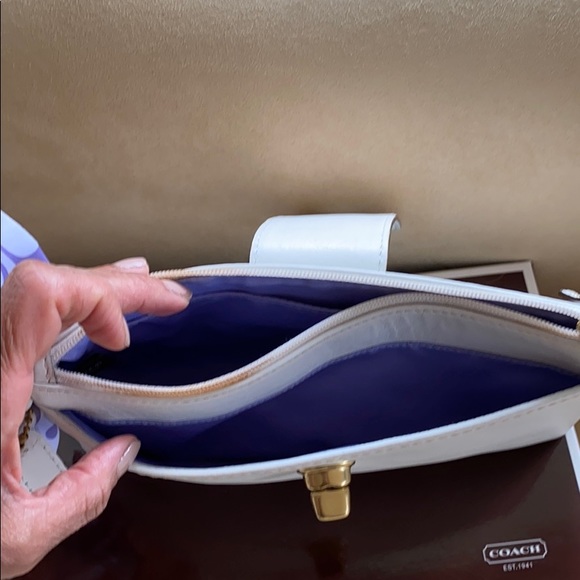 PREOWNED Coach white wristlet. - Picture 8 of 8